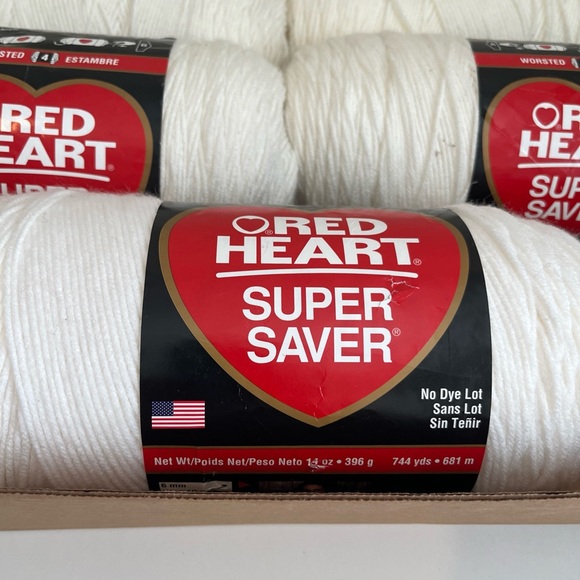 Red Heart Bundle Super Saver Yarn in White 5 skeins - Picture 2 of 7